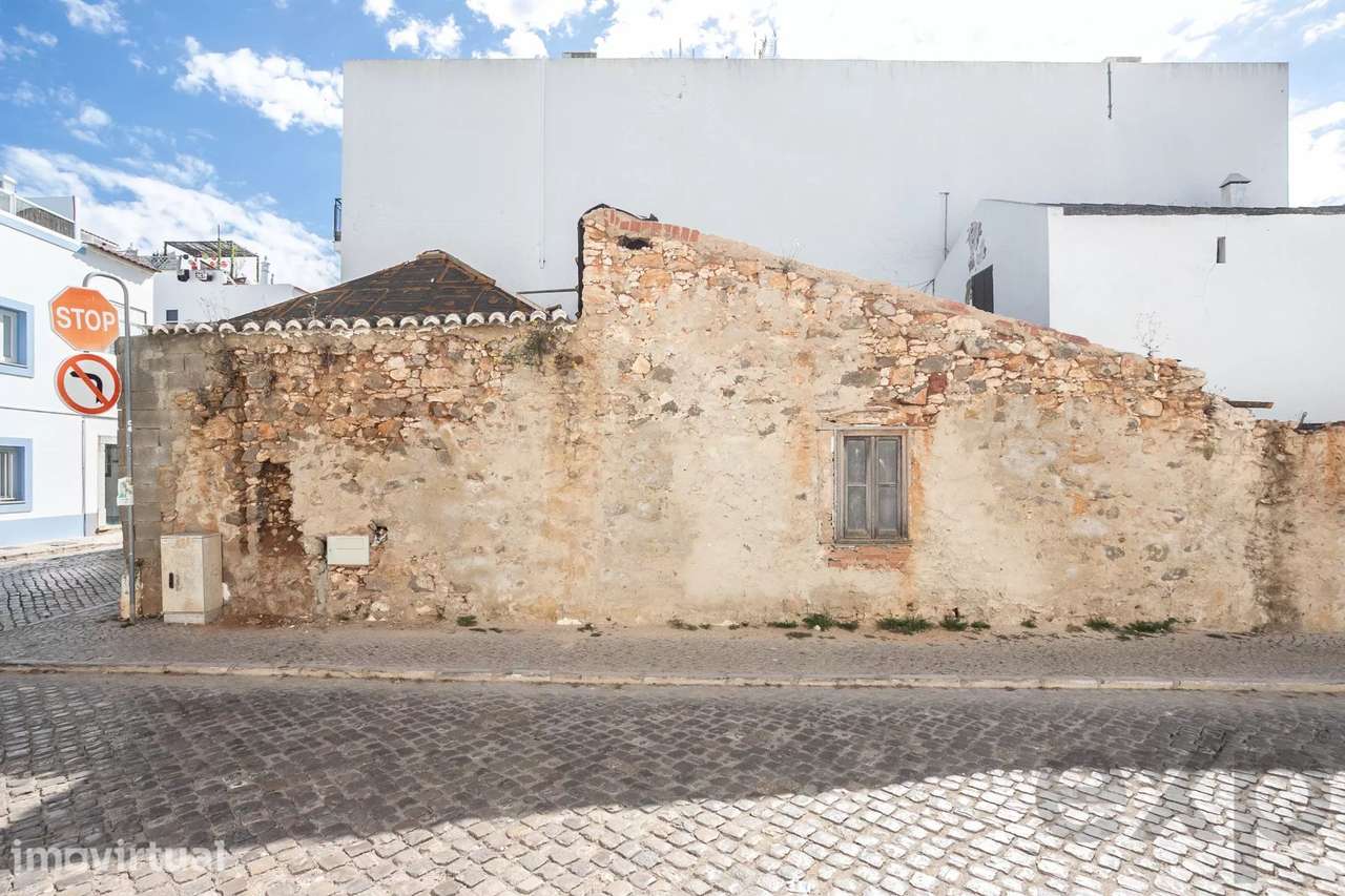 Moradia térrea com projeto aprovado no centro histórico de Tavira - Grande imagem: 5/19