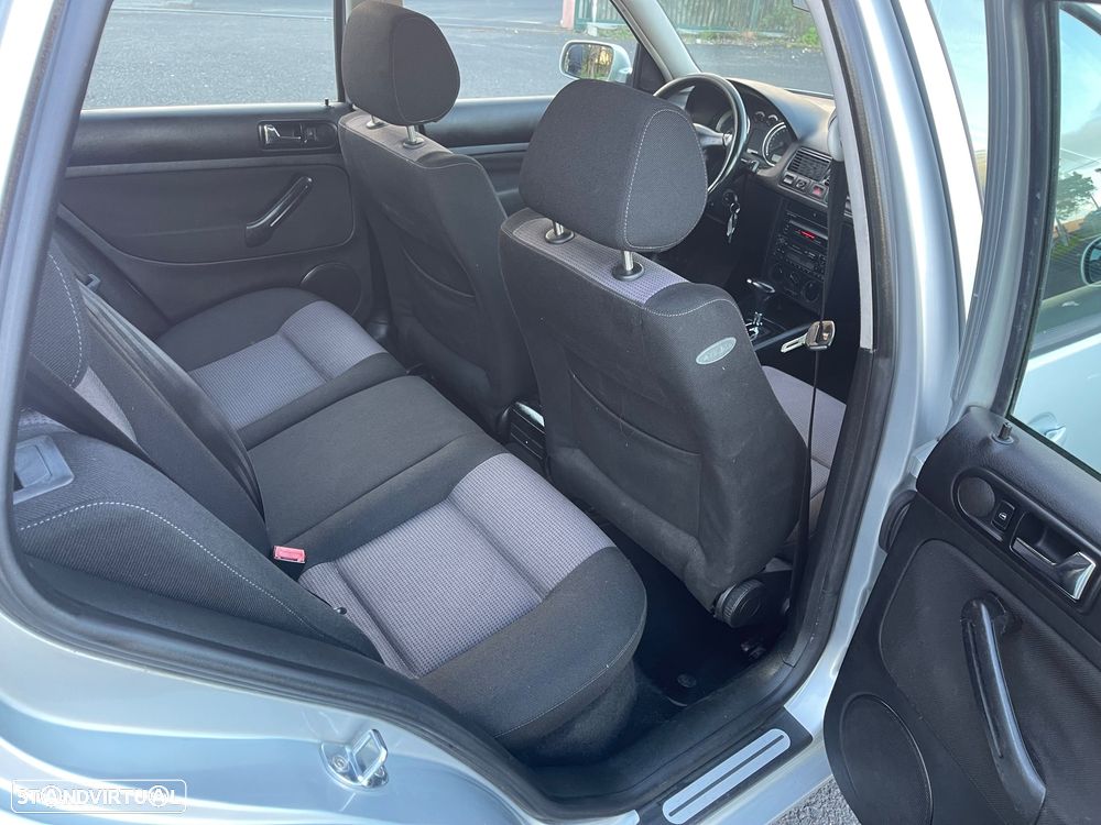 VW Golf 1.9 TDi 25 Anos Aut. - 12