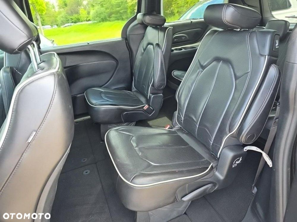 Chrysler Pacifica - 10