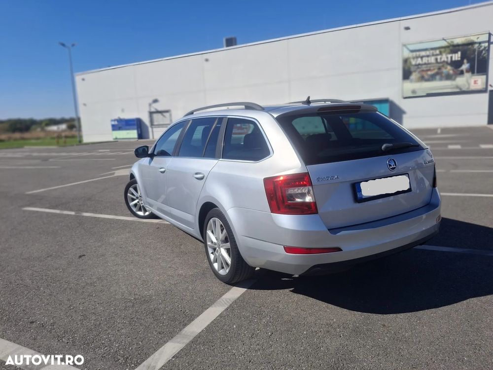 Skoda Octavia 1.6 TDI DSG Style - 6