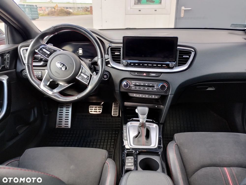 Kia ProCeed 1.6 T-GDI GT DCT - 13