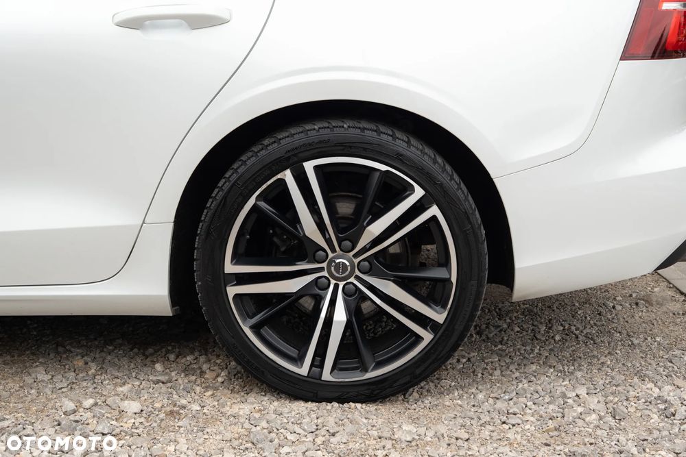 Volvo V60 B3 B DKG Momentum Pro - 31