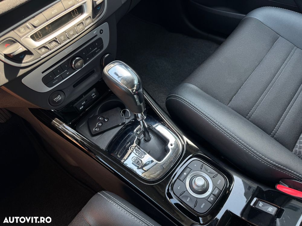 Renault Megane Coupe TCe 130 EDC Bose Edition - 16