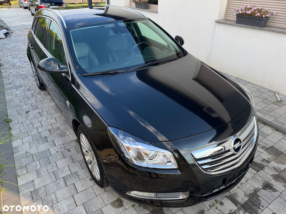 Opel Insignia 2.0 Turbo Sports Tourer 4x4 Automatik Cosmo - 2