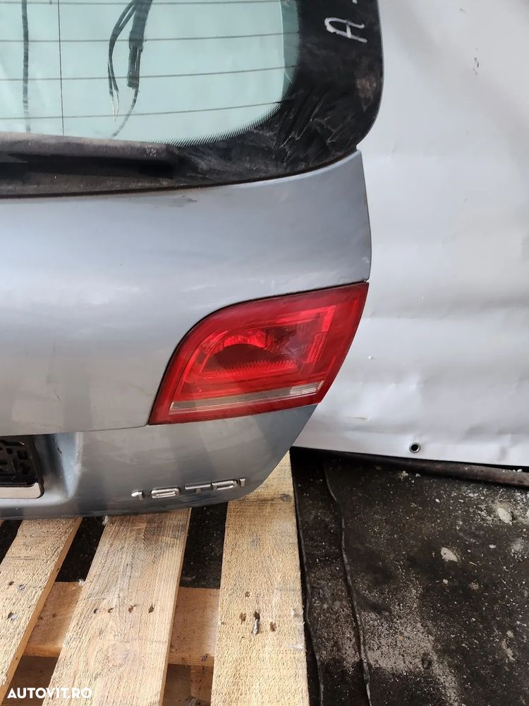 Lampa Stop Tripla Dreapta De Pe Haion Hayon Audi A3 8P An 2004-2005-2006-2007-2008 - Dezmembrari Ar - 1