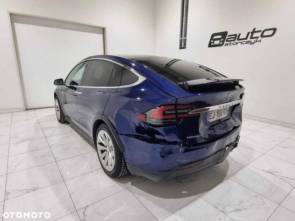 Tesla Model X - 16