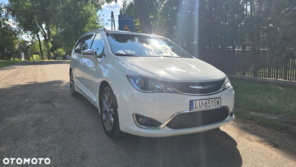 Chrysler Pacifica - 9
