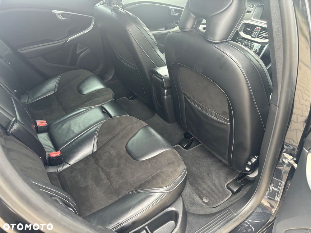 Volvo V40 D2 R-Design - 17