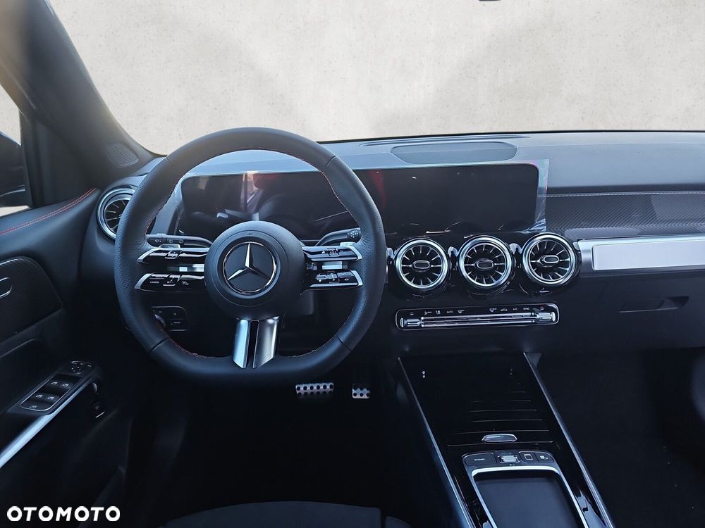 Mercedes-Benz GLB - 13