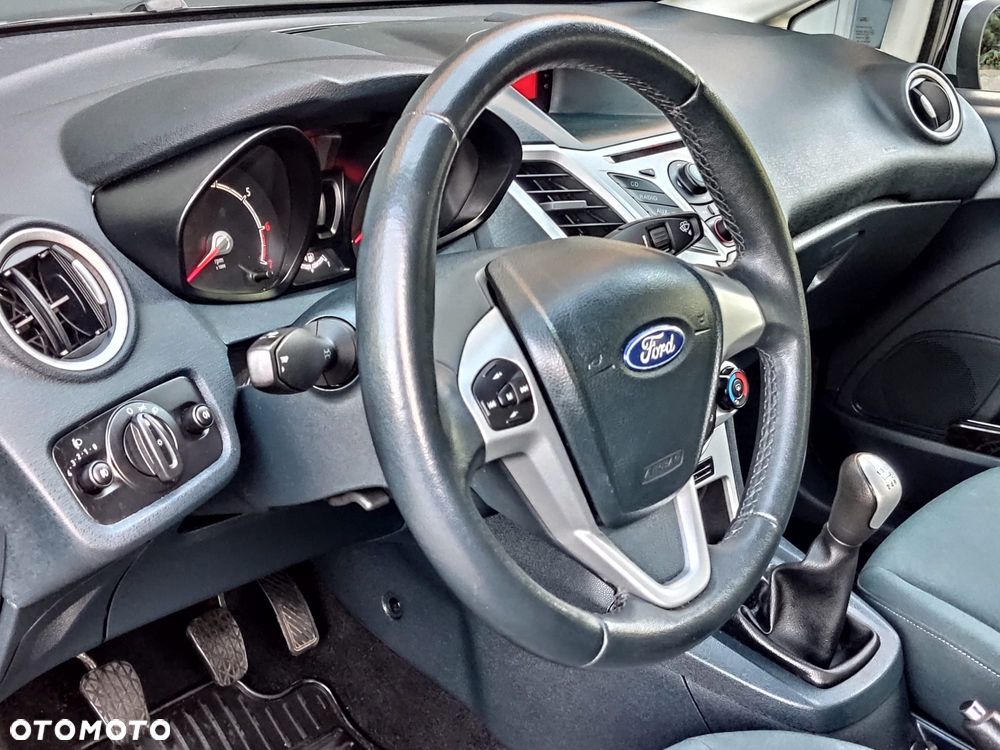 Ford Fiesta 1.4 Trend EU5 - 14