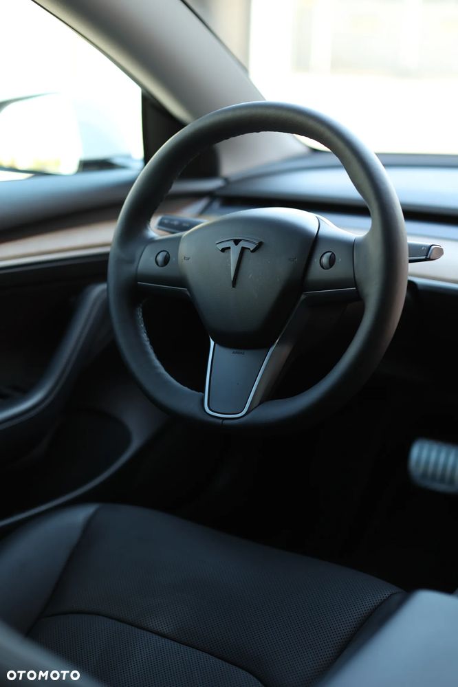 Tesla Model 3 - 12