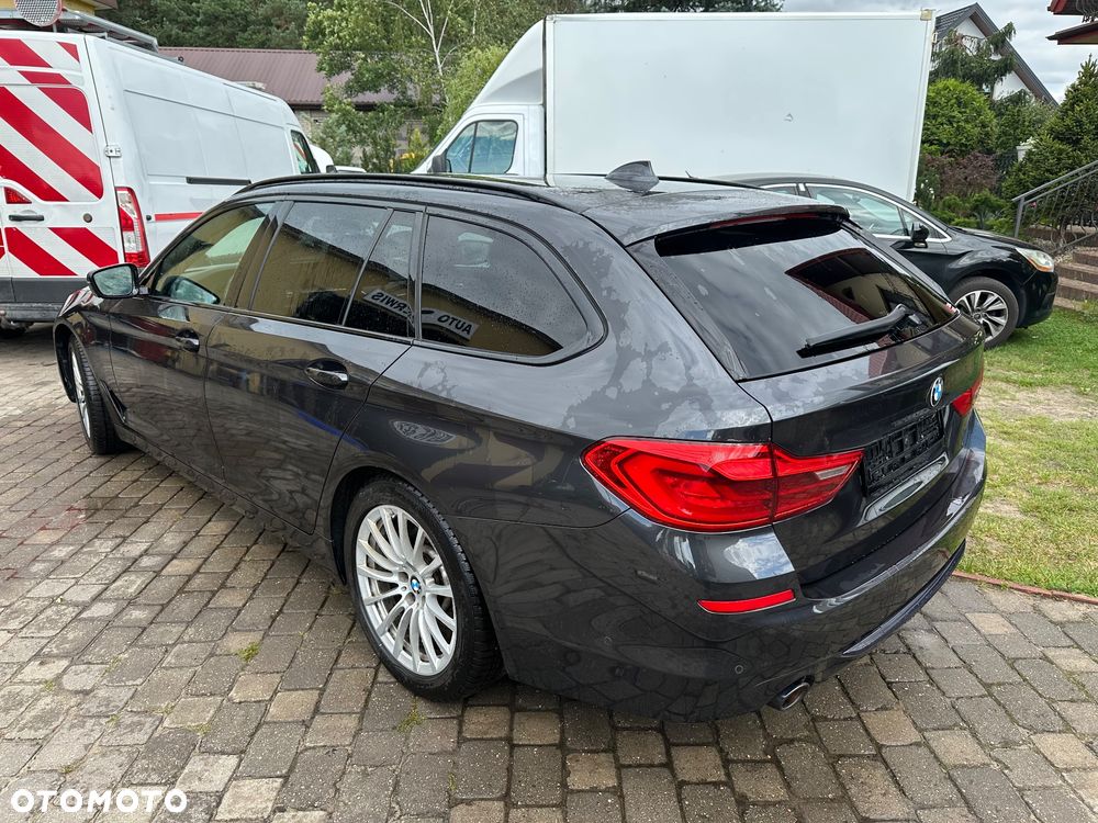 BMW Seria 5 520d Sport Line - 2