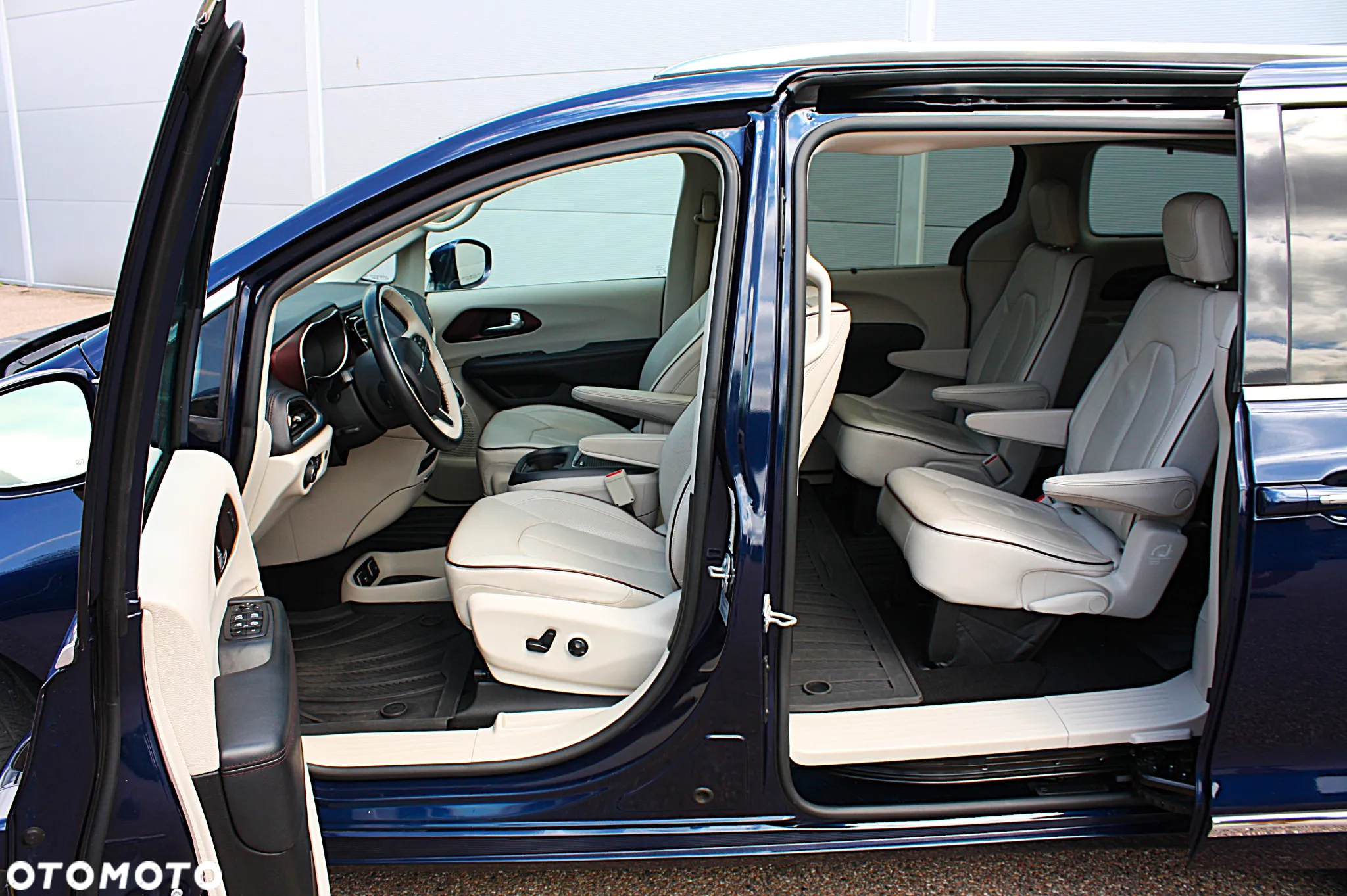 Chrysler Pacifica - 12