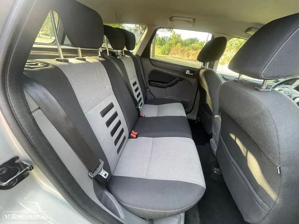 Ford Focus SW - 16