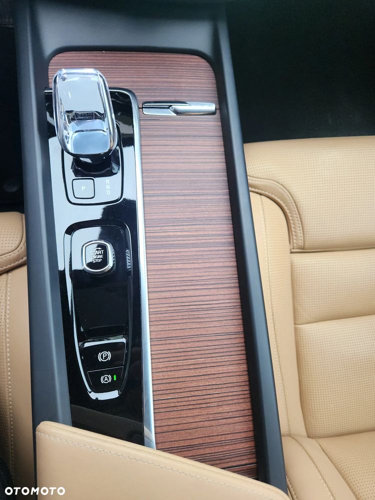 Volvo XC 60 B4 D AWD Ultimate Dark - 34