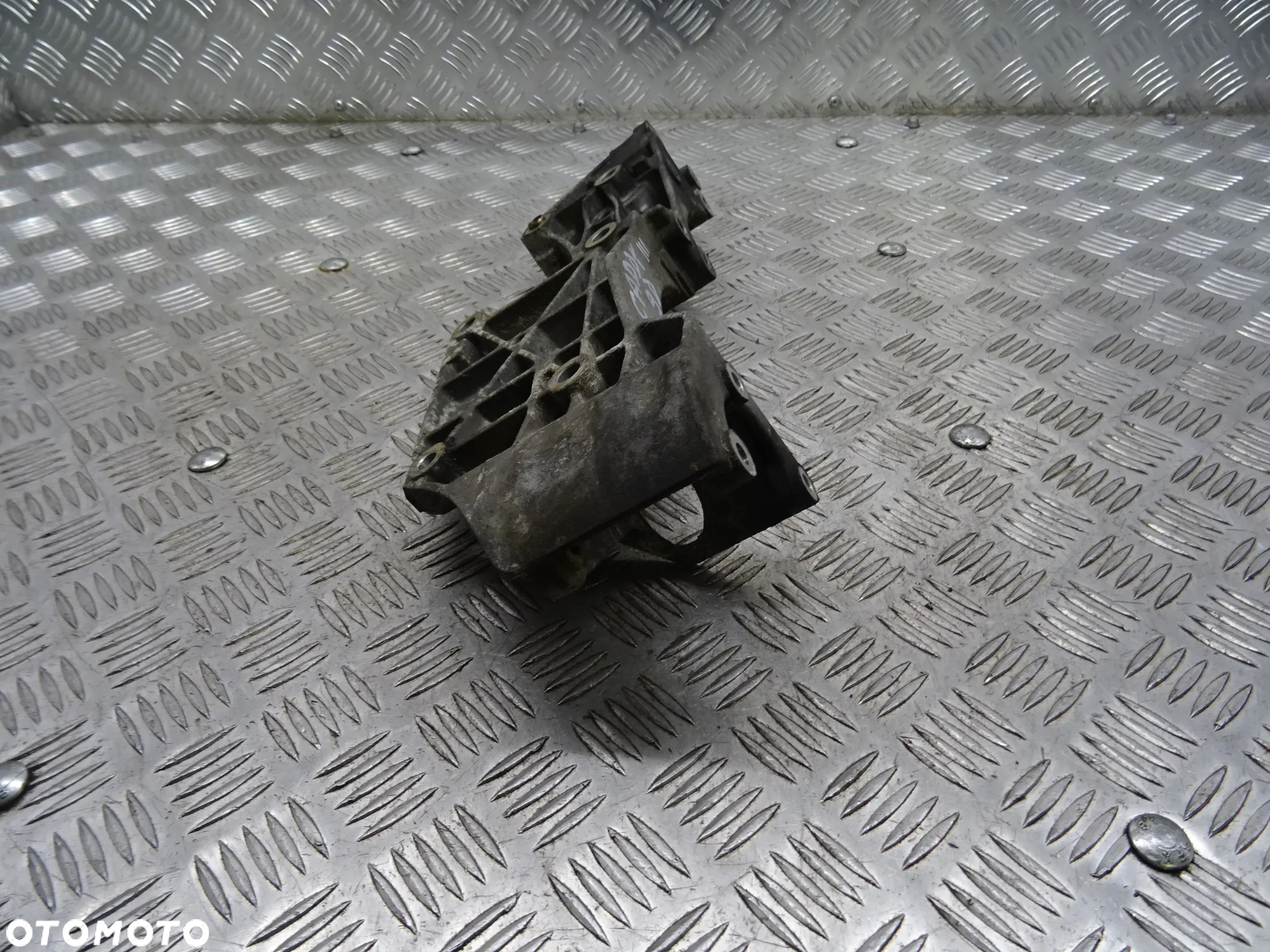 VW CADDY III 03-10 1.9 TDI ŁAPA ALTERNATORA - 4