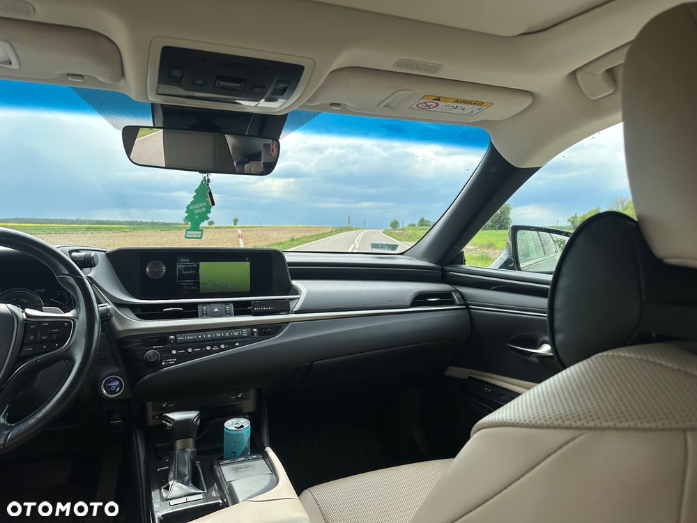 Lexus ES 300h Business Edition + - 16
