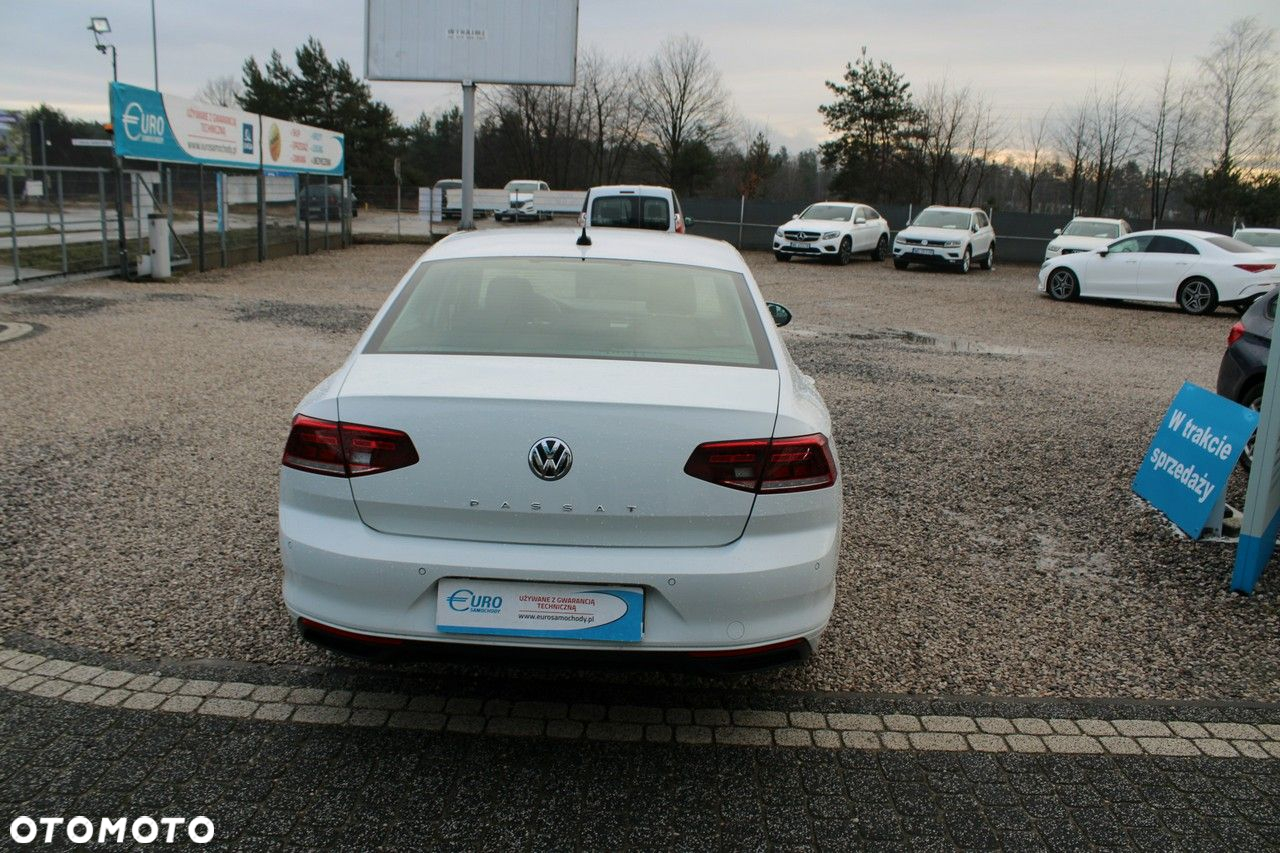 Volkswagen Passat - 8