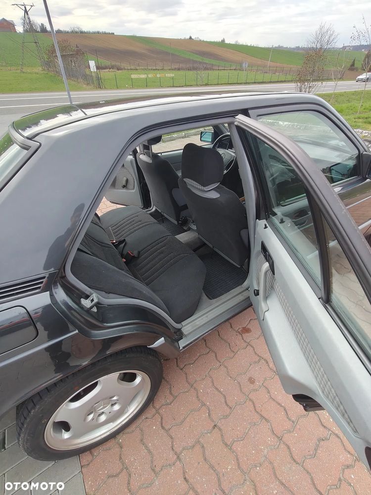 Mercedes-Benz W201 (190) - 9