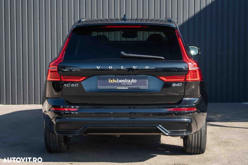 Volvo XC 60 B4 D AWD Plus Dark - 11