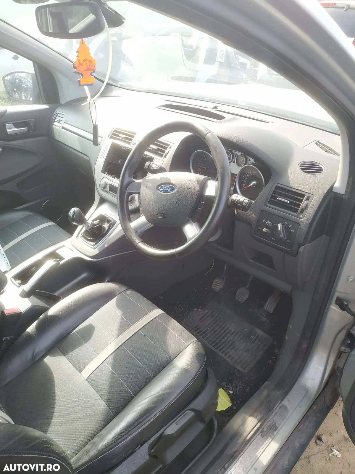 Dezmembrez Ford Kuga - 8