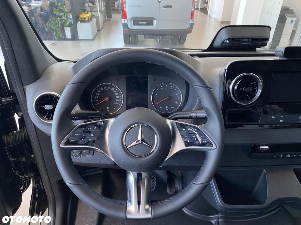 Mercedes-Benz Sprinter - 13