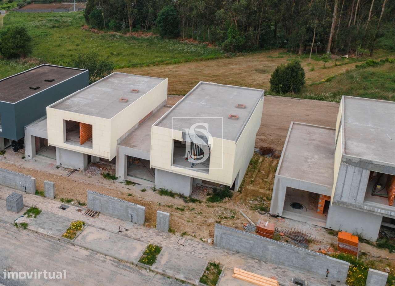 Moradia T3 em Estrutura com Jardim e Garagem Fechada em Perelhal, Barc - Grande imagem: 3/28