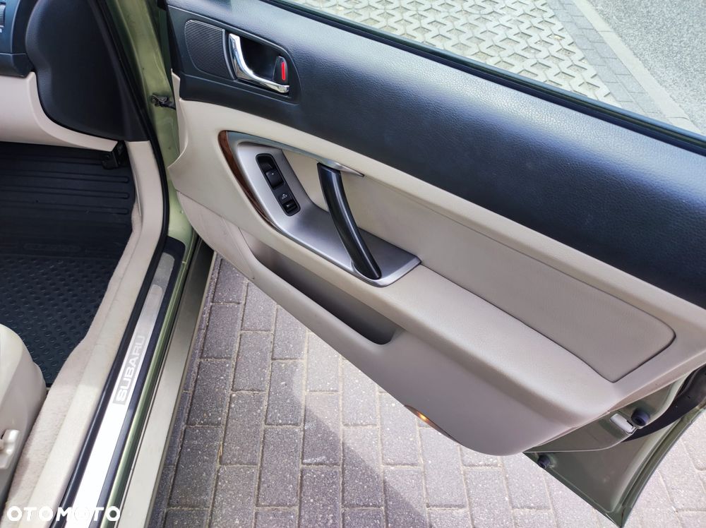 Subaru Outback 3.0 H6 - 16