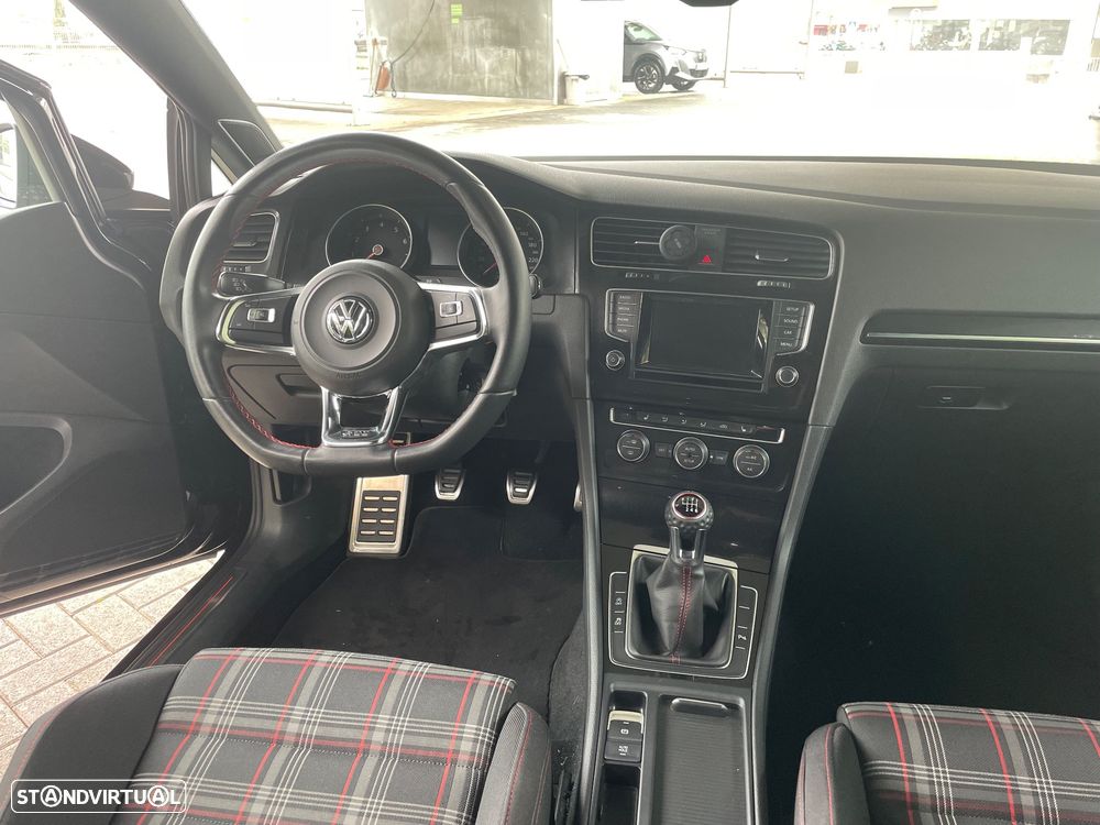 VW Golf 2.0 TSi GTi Performance - 12
