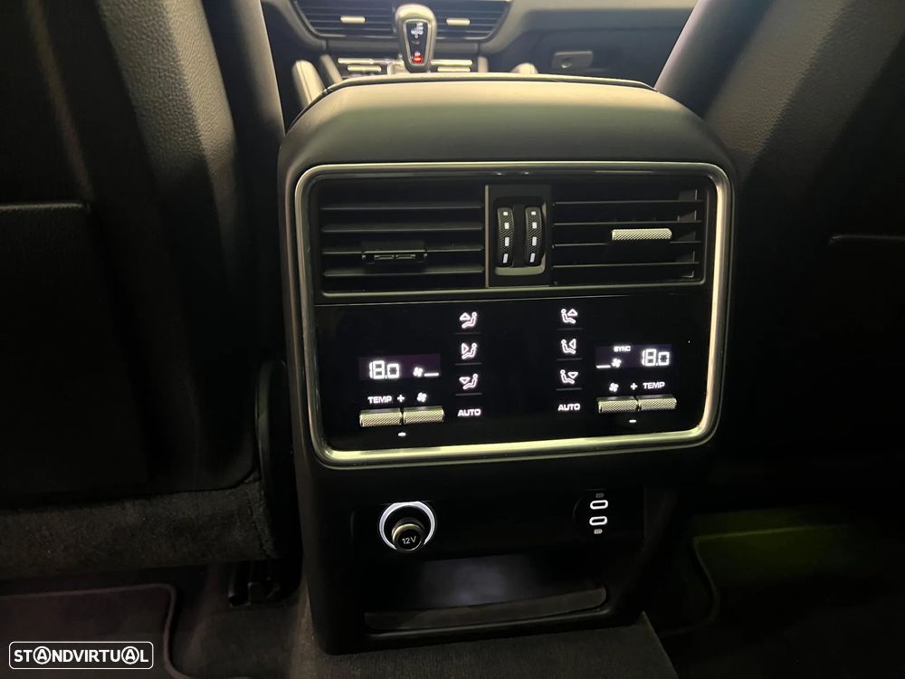 Porsche Cayenne - 34