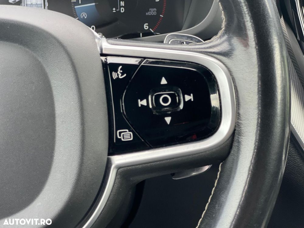 Volvo XC 60 D4 AWD R-Design - 21