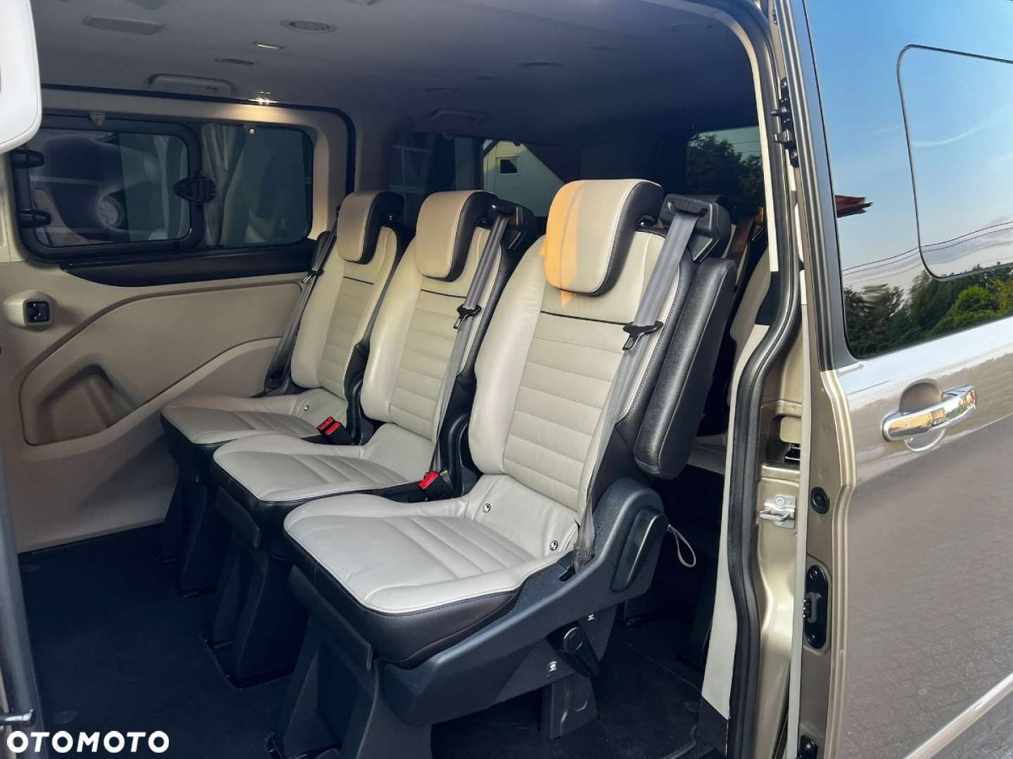 Ford Tourneo Custom - 28