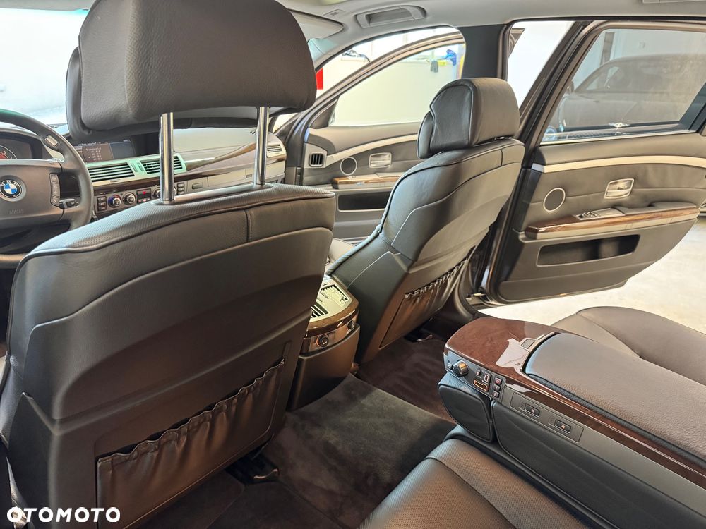 BMW Seria 7 750Li - 30
