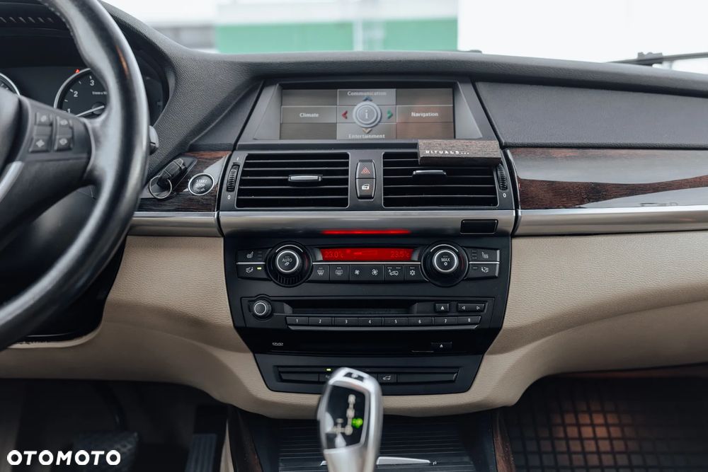 BMW X5 4.8i xDrive - 23