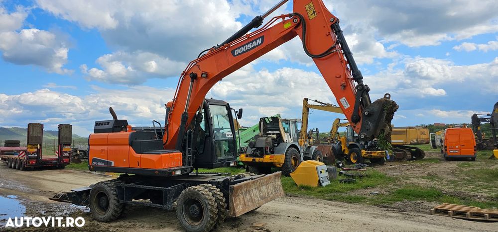 Doosan DX 160 W Excavator pe roți - 19
