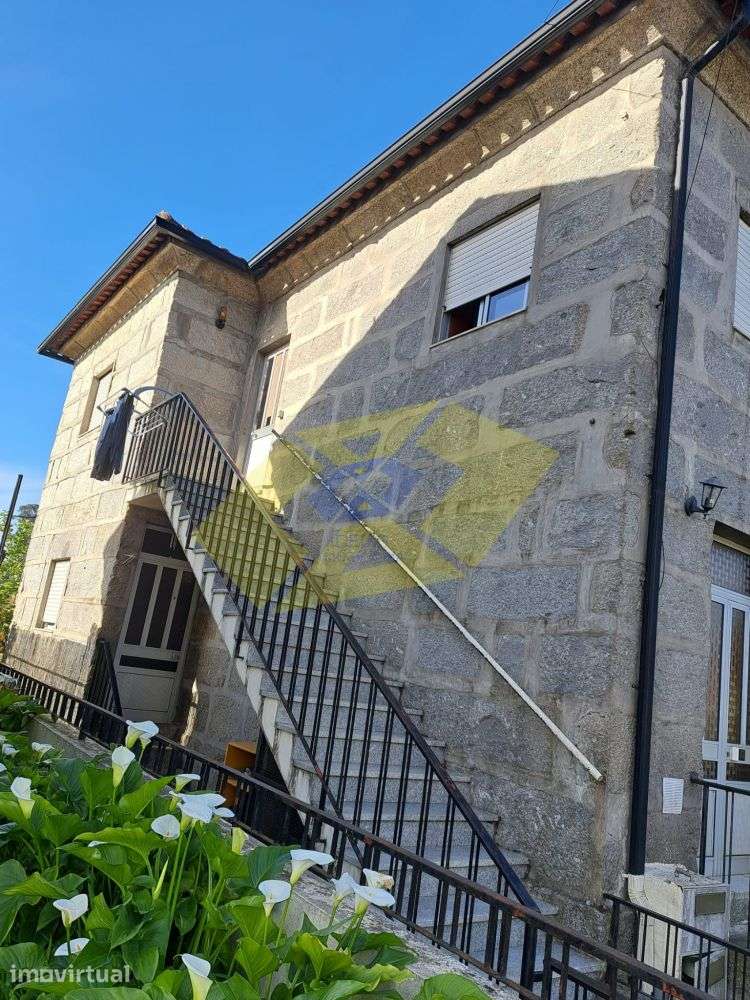 Moradia Bi-Familiar T2+T2 em Felgueiras ( 1 minuto do centro da cidade - Grande imagem: 3/12