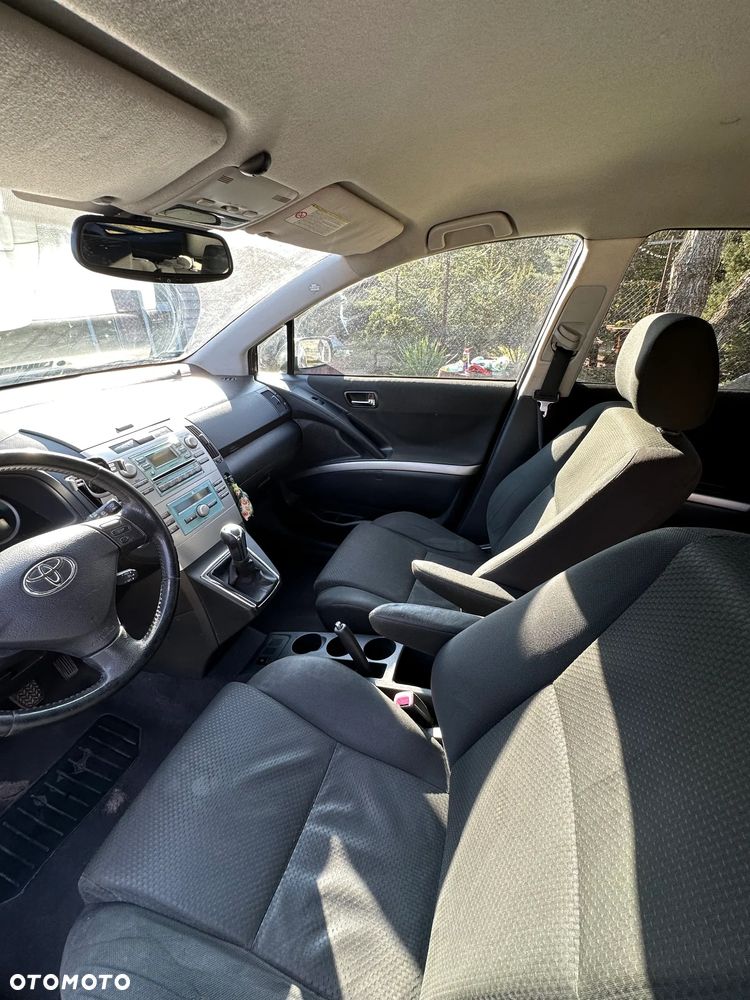 Toyota Corolla Verso 2.2 D-4D - 14