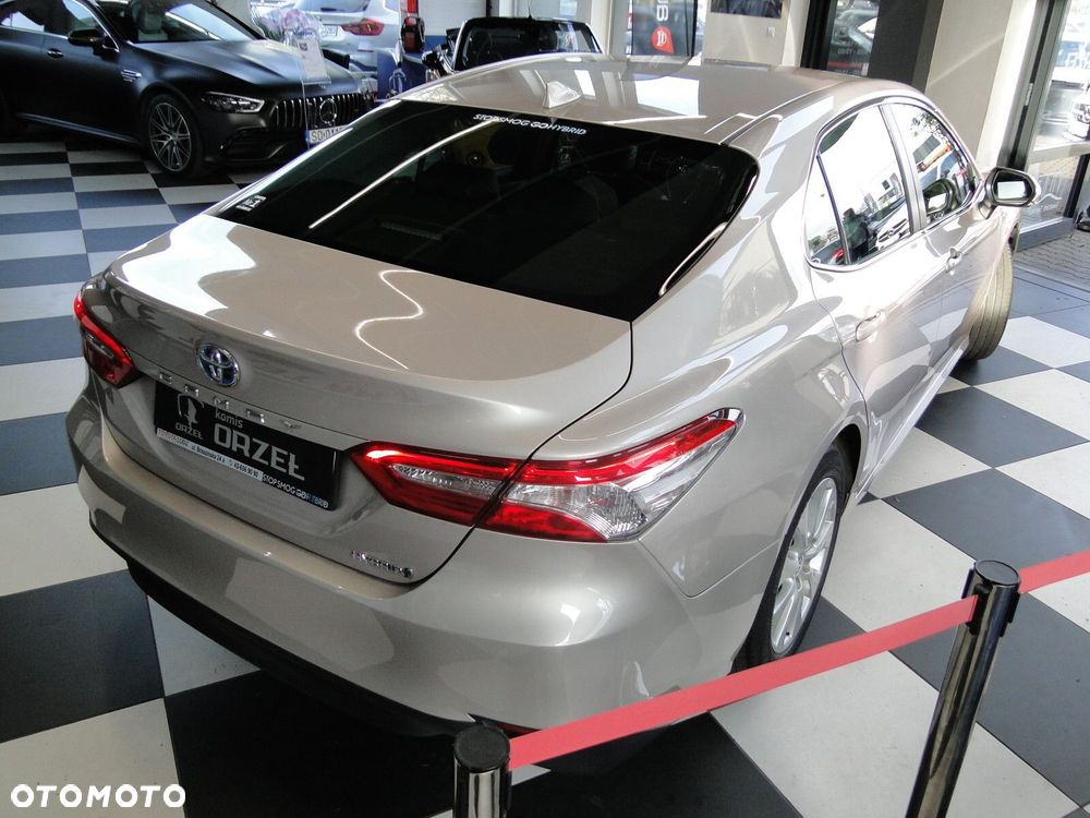 Toyota Camry - 6
