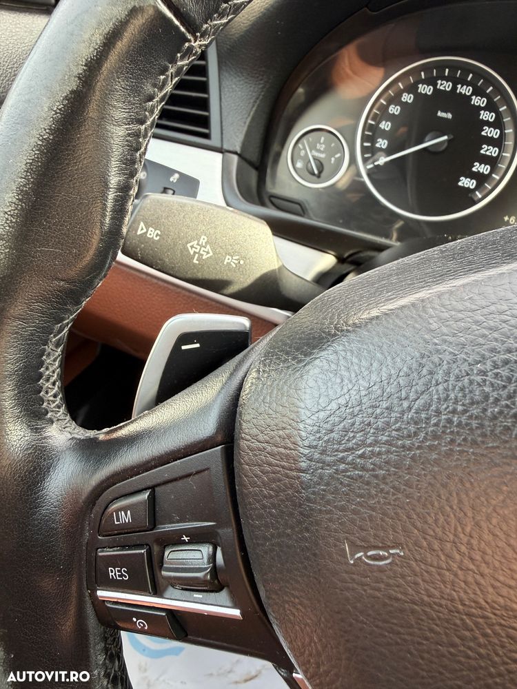 BMW Seria 5 525d xDrive - 16