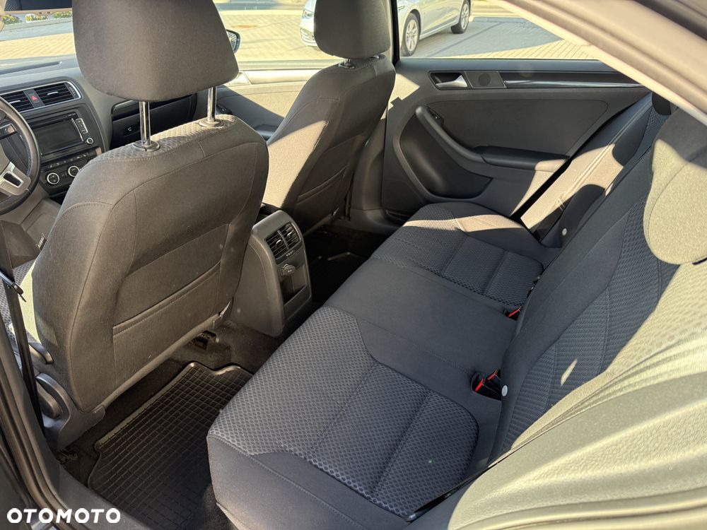 Volkswagen Jetta 1.6 TDI Comfortline - 25