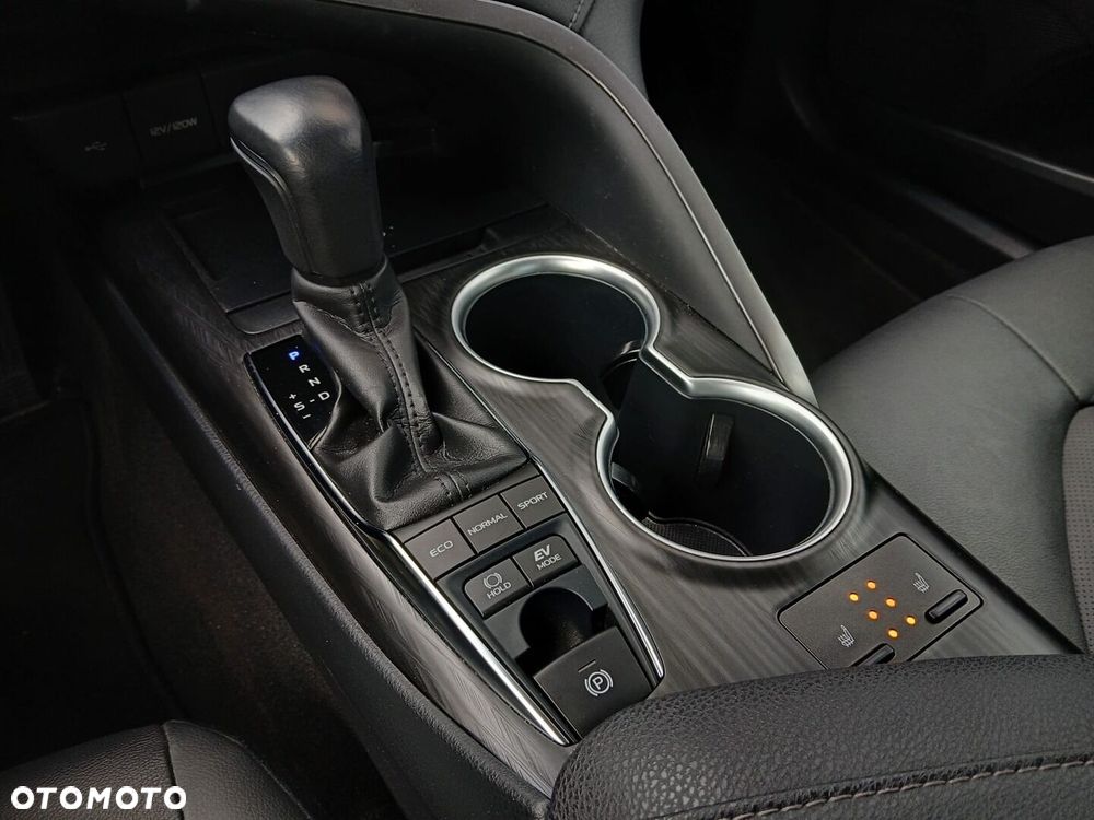 Toyota Camry - 24