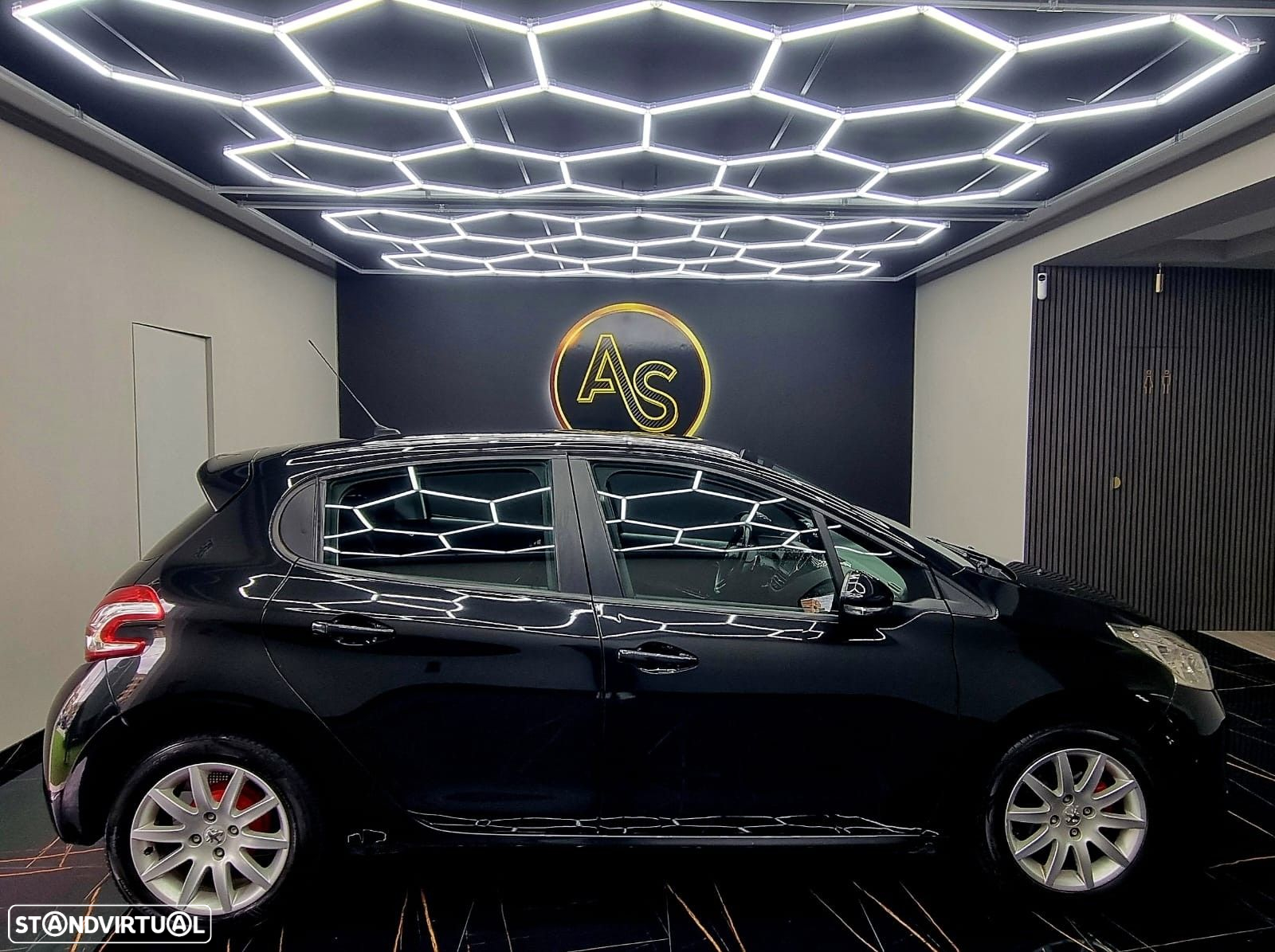 Peugeot 208 1.4 HDi - 19