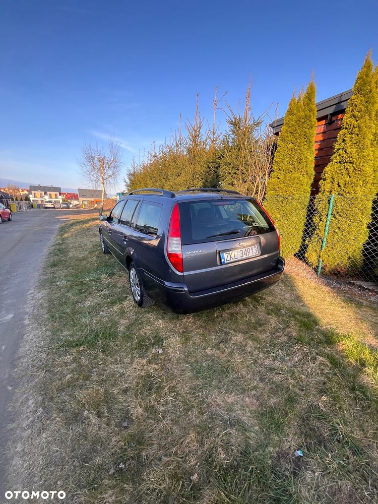 Ford Mondeo 2.0 Ghia - 14