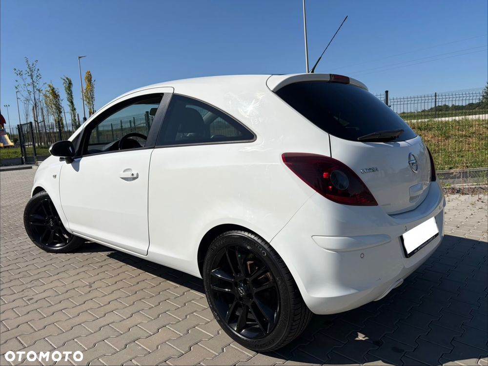 Opel Corsa 1.4 16V Cosmo - 3