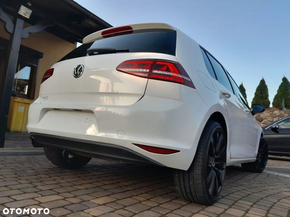 Volkswagen Golf - 22
