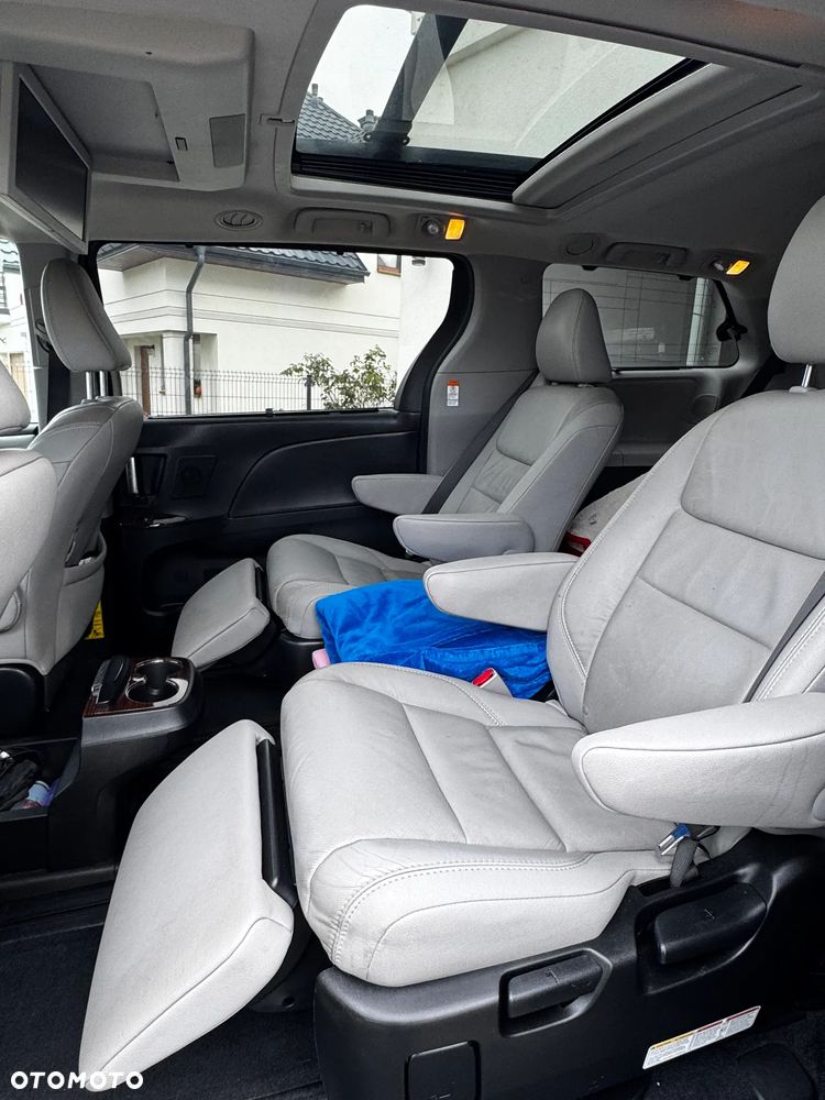 Toyota Sienna - 17
