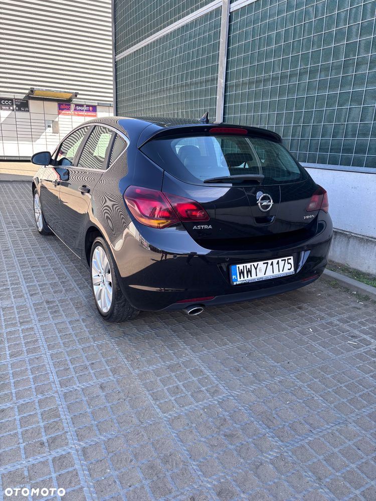 Opel Astra 1.6 T Cosmo - 4
