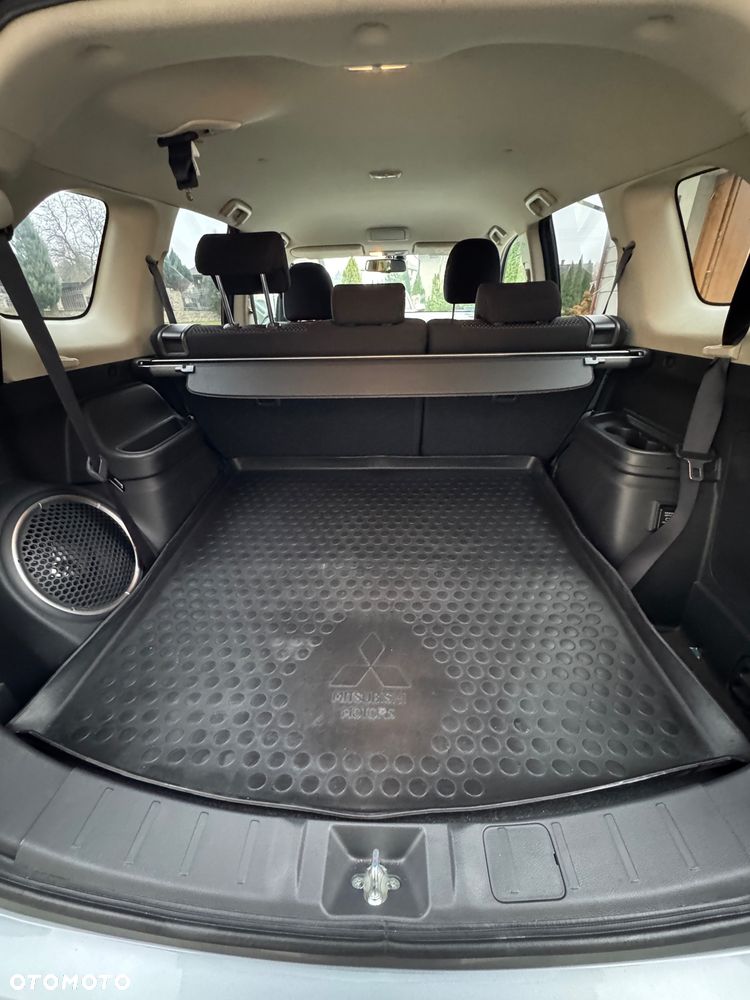 Mitsubishi Outlander - 11