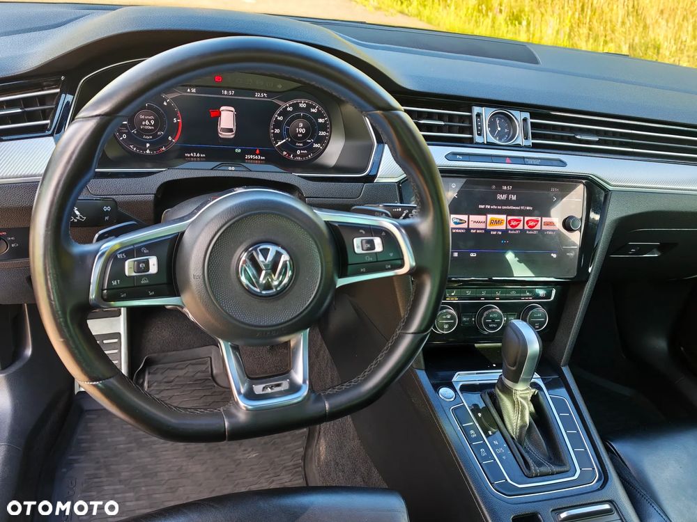 Volkswagen Passat - 12