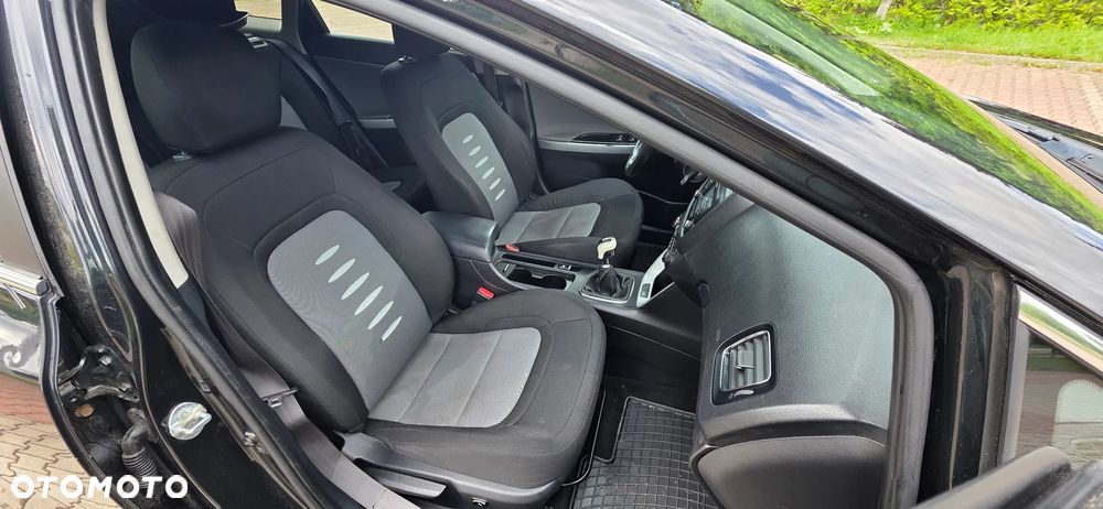 Kia Ceed - 8